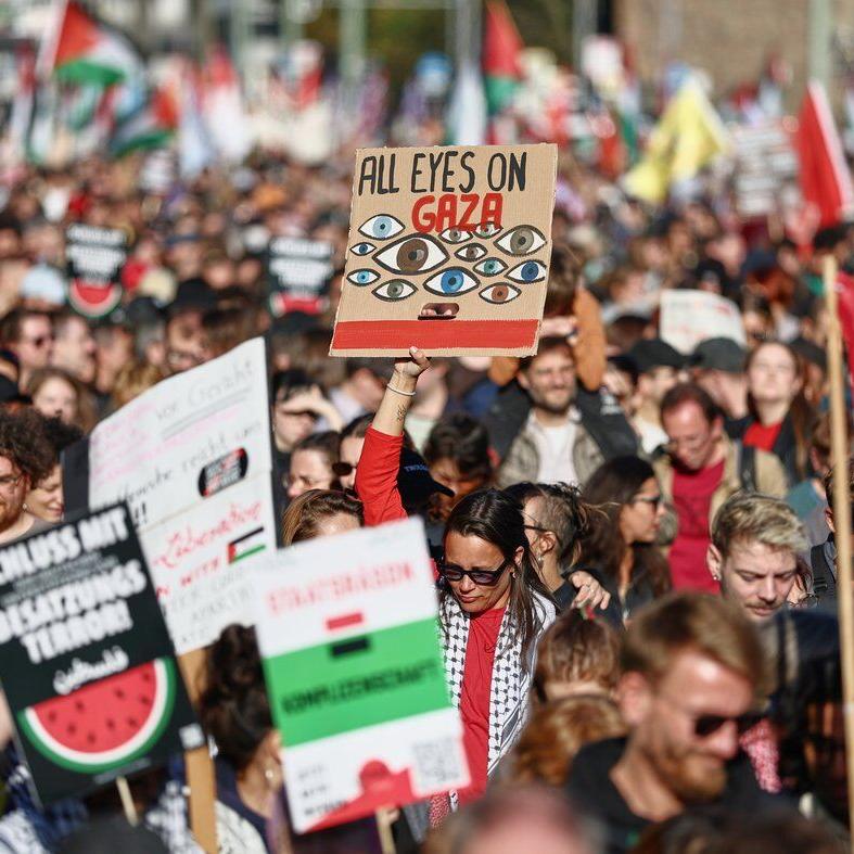 Tens of thousands protest in Berlin and call for end to the Israel-Hamas war